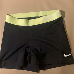 Nike pro medium
